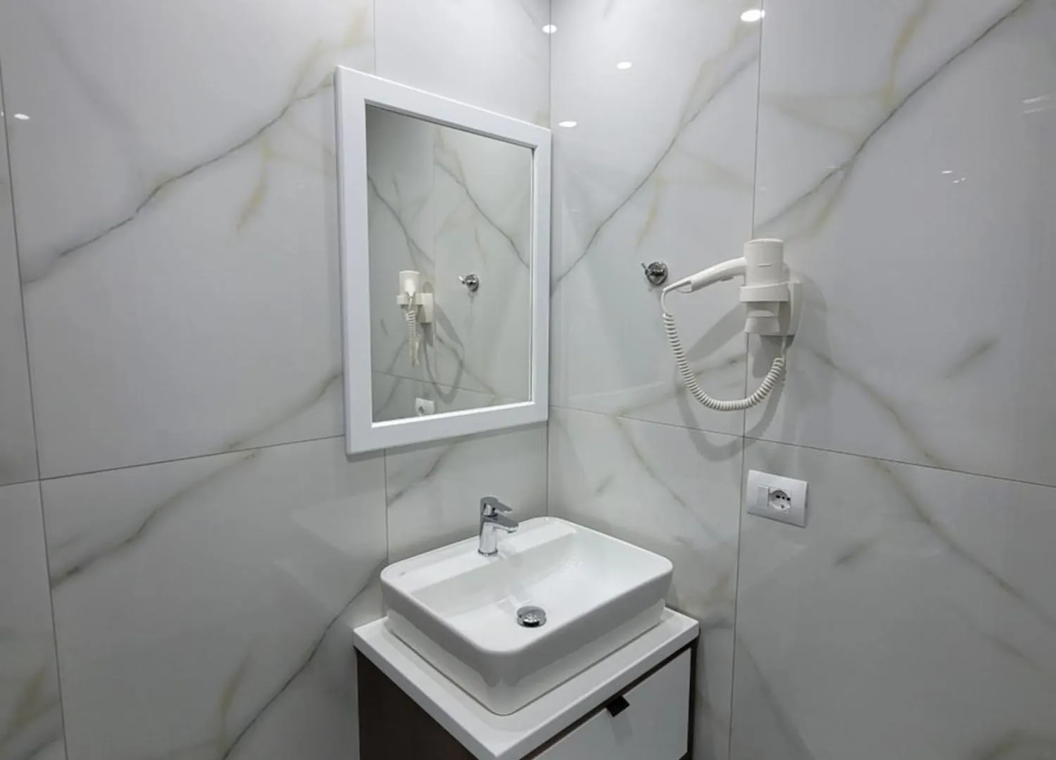 Prestige Hotel Ksamil 3*,