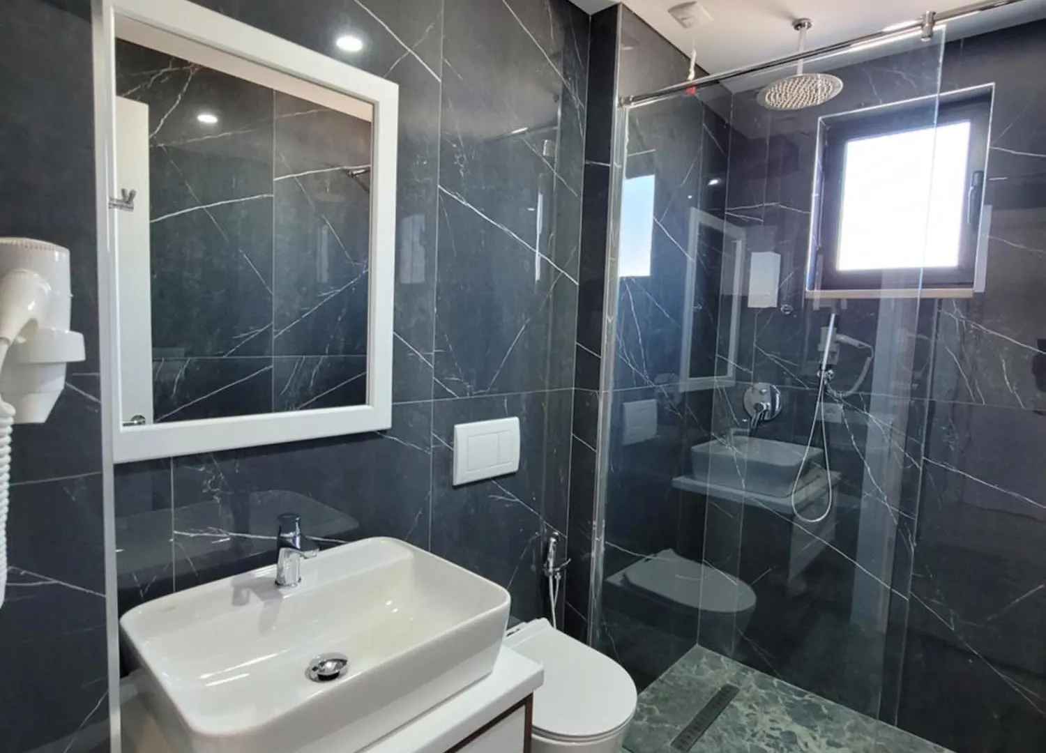 Prestige Hotel Ksamil 3*,  Albania