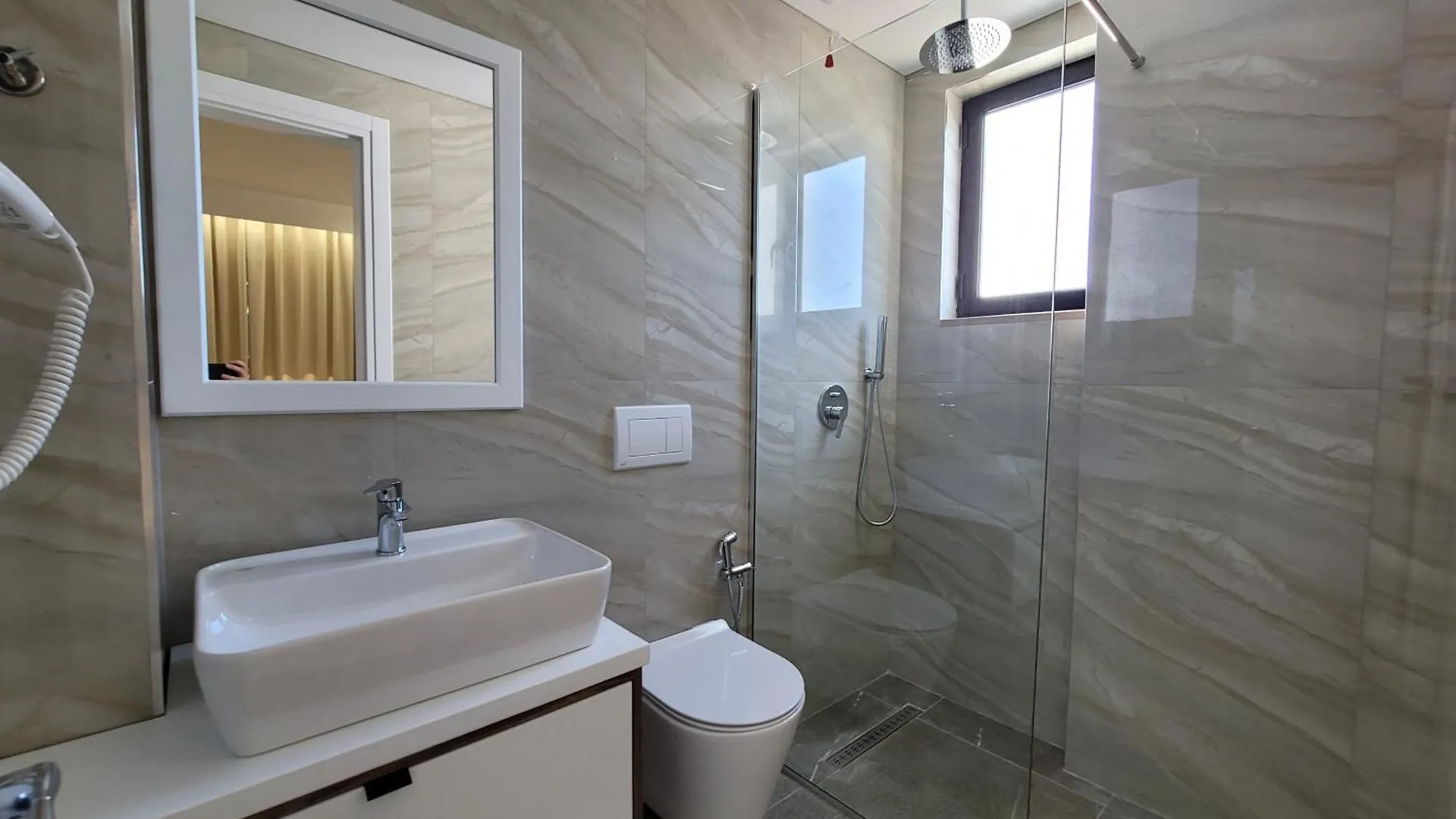 Prestige Hotel Ksamil 3*,